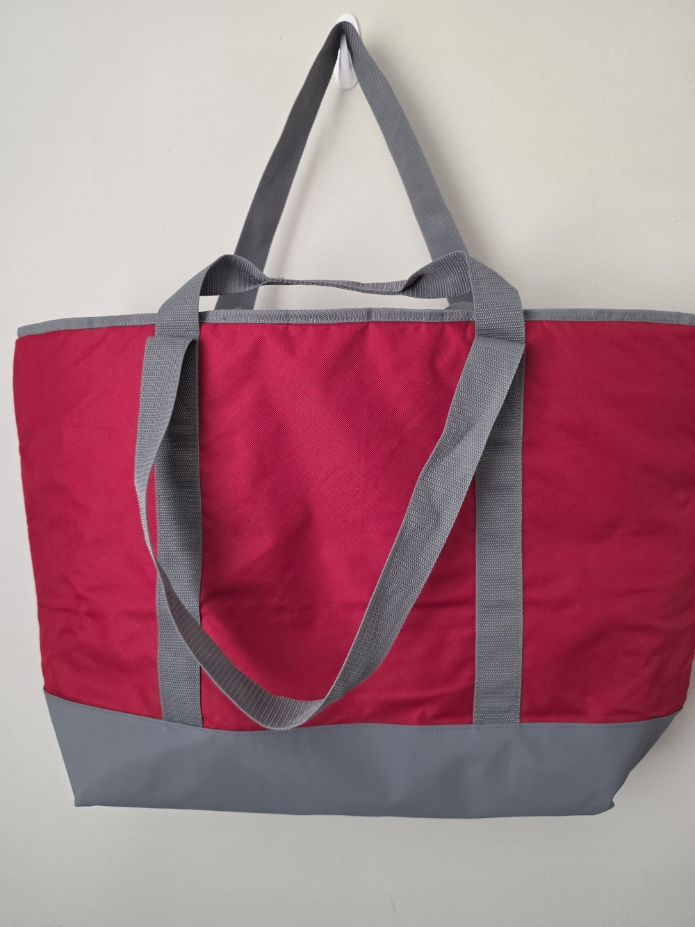 Insulated Red & Gray Tote Bag by Igloo - Picture 2 of 5